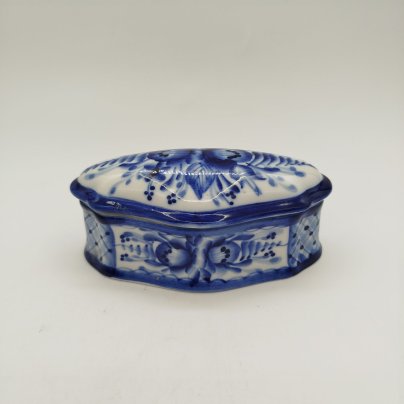 Шкатулка с растительным декором, Гжель, фарфор, роспись, Россия, 1991-2010 гг.