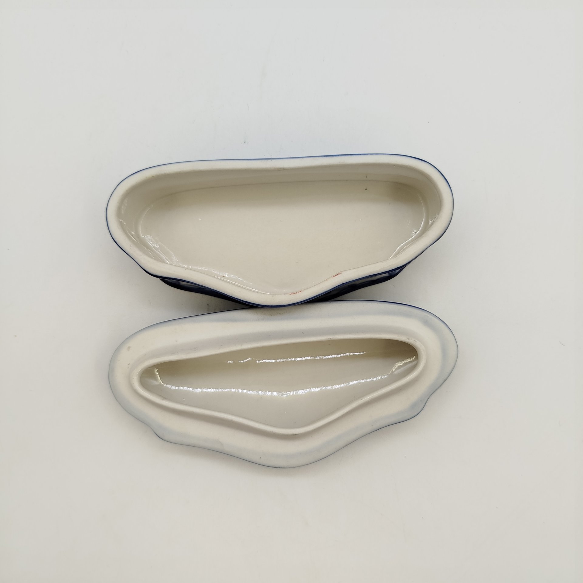 Шкатулка с растительным декором, Гжель, фарфор, роспись, Россия, 1991-2010 гг.
