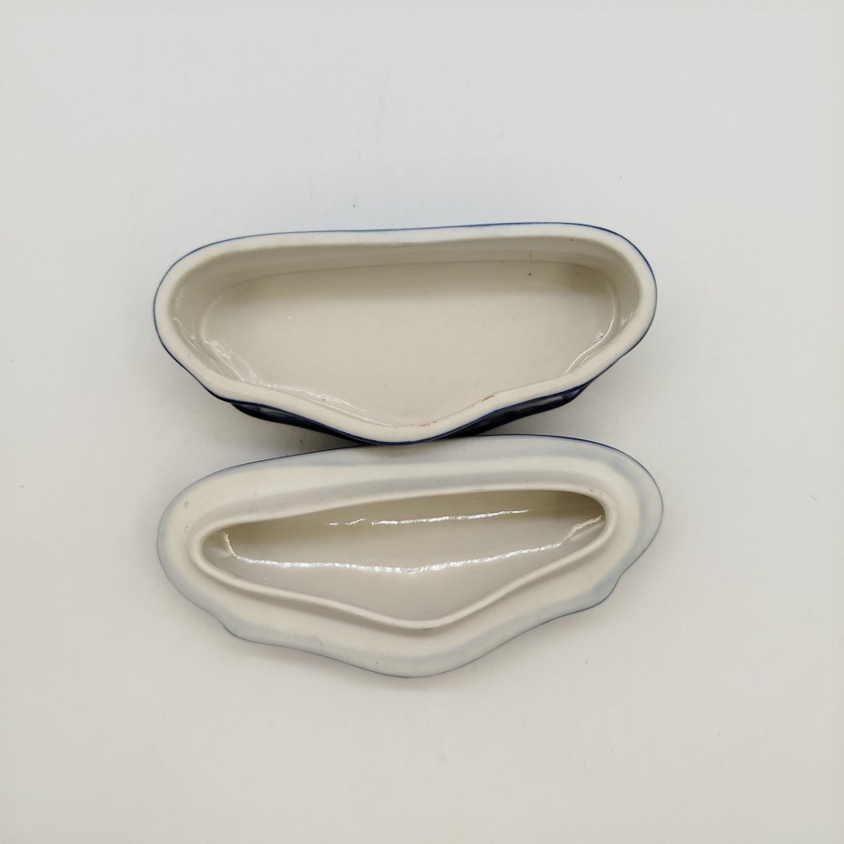 Шкатулка с растительным декором, Гжель, фарфор, роспись, Россия, 1991-2010 гг.