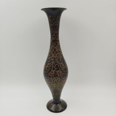 Ваза вытянутой формы с растительным декором