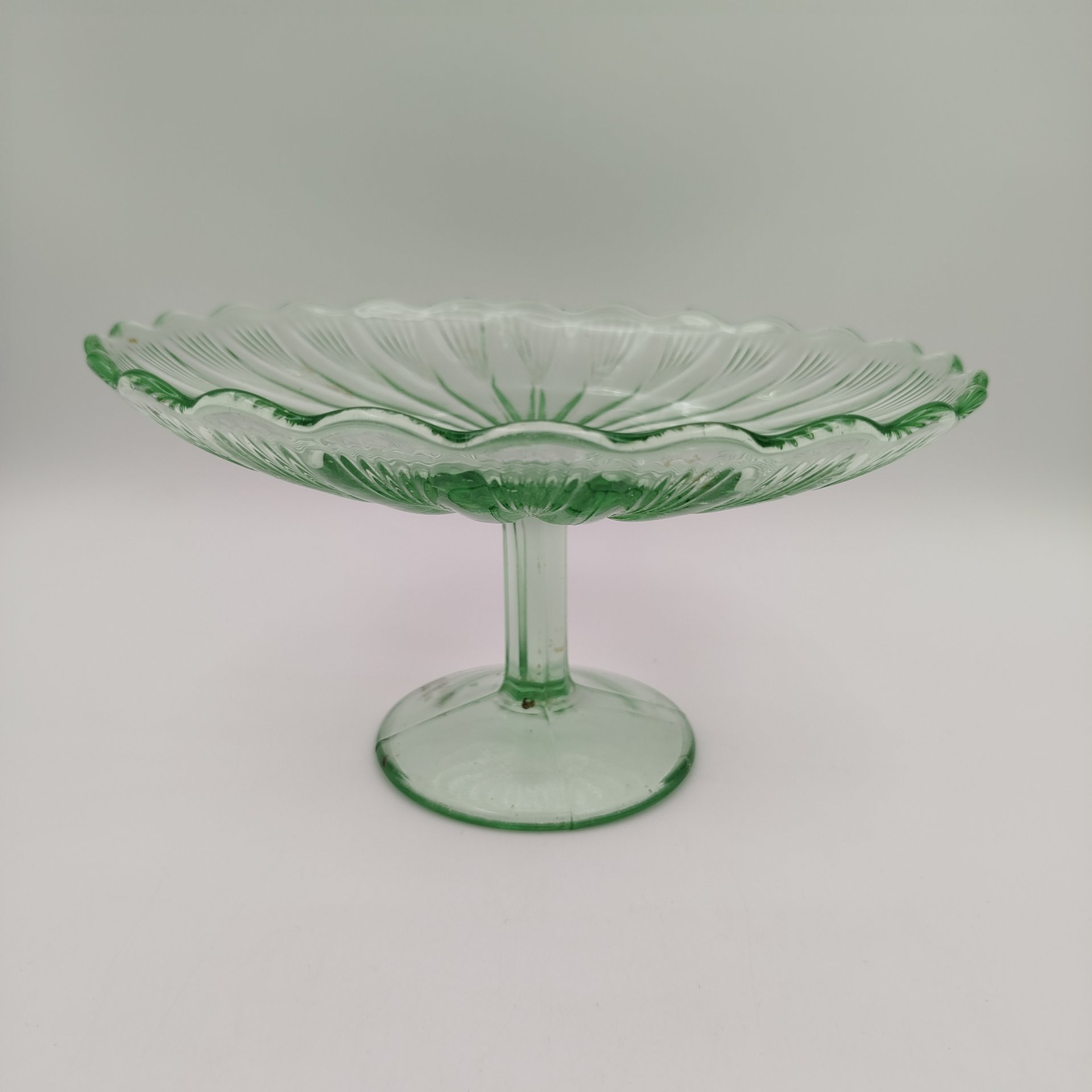 Конфетница (фруктовница) зеленого оттенка, стекло, СССР, 1950-1980 гг.