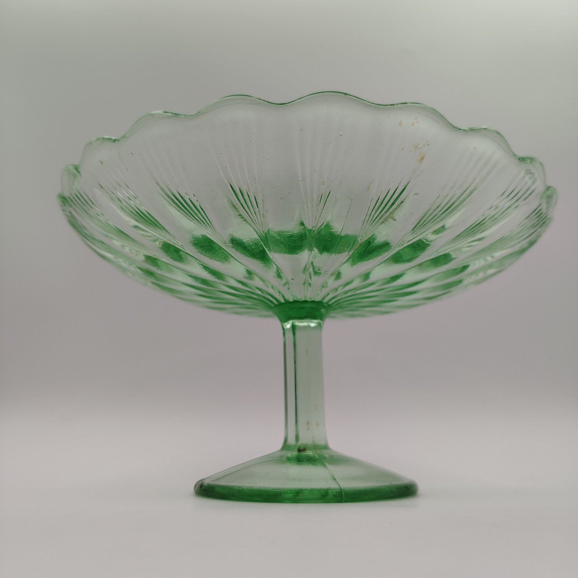 Конфетница (фруктовница) зеленого оттенка, стекло, СССР, 1950-1980 гг.