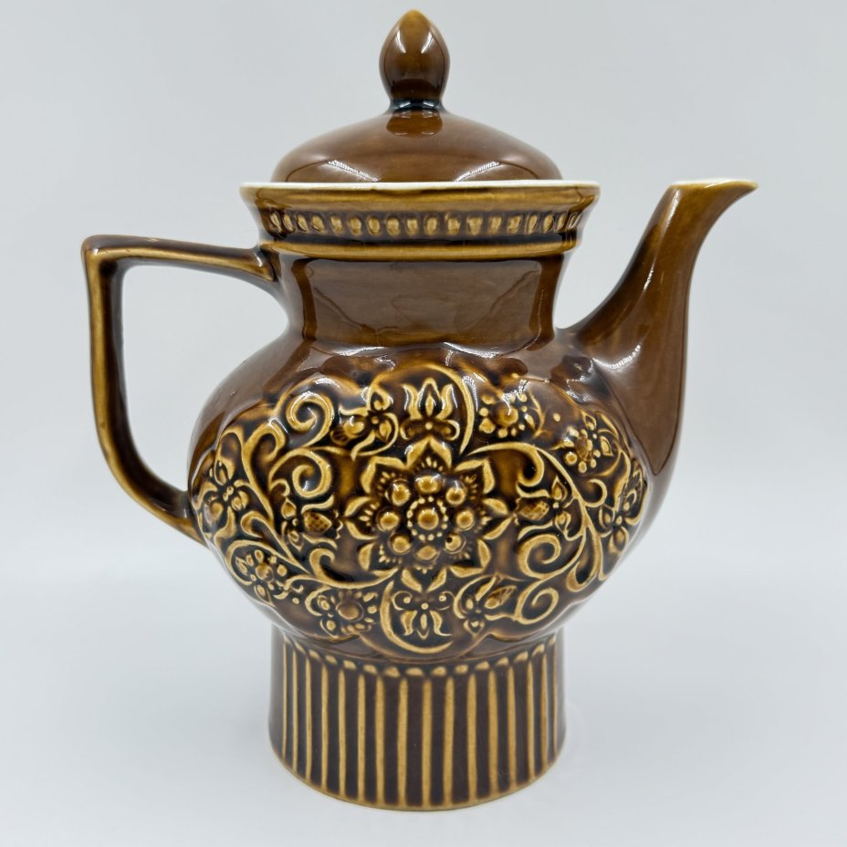 Чайник с рельефным декором, фаянс, поливы
