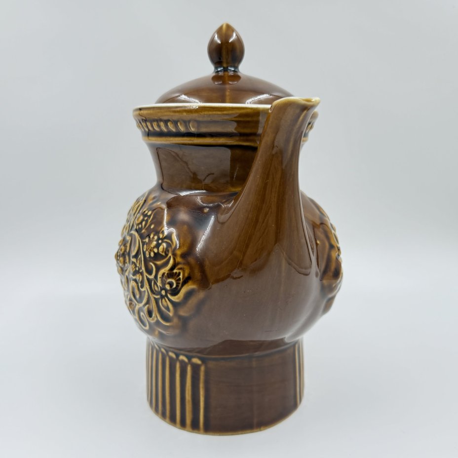 Чайник с рельефным декором, фаянс, поливы