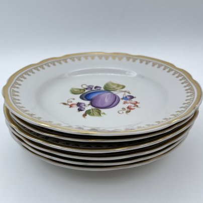Набор из 6-ти десертных тарелок, украшенных растительным декором, фарфор, роспись, золочение, Коростенский фарфоровый завод (КФЗ), СССР, 1970-1990 гг.