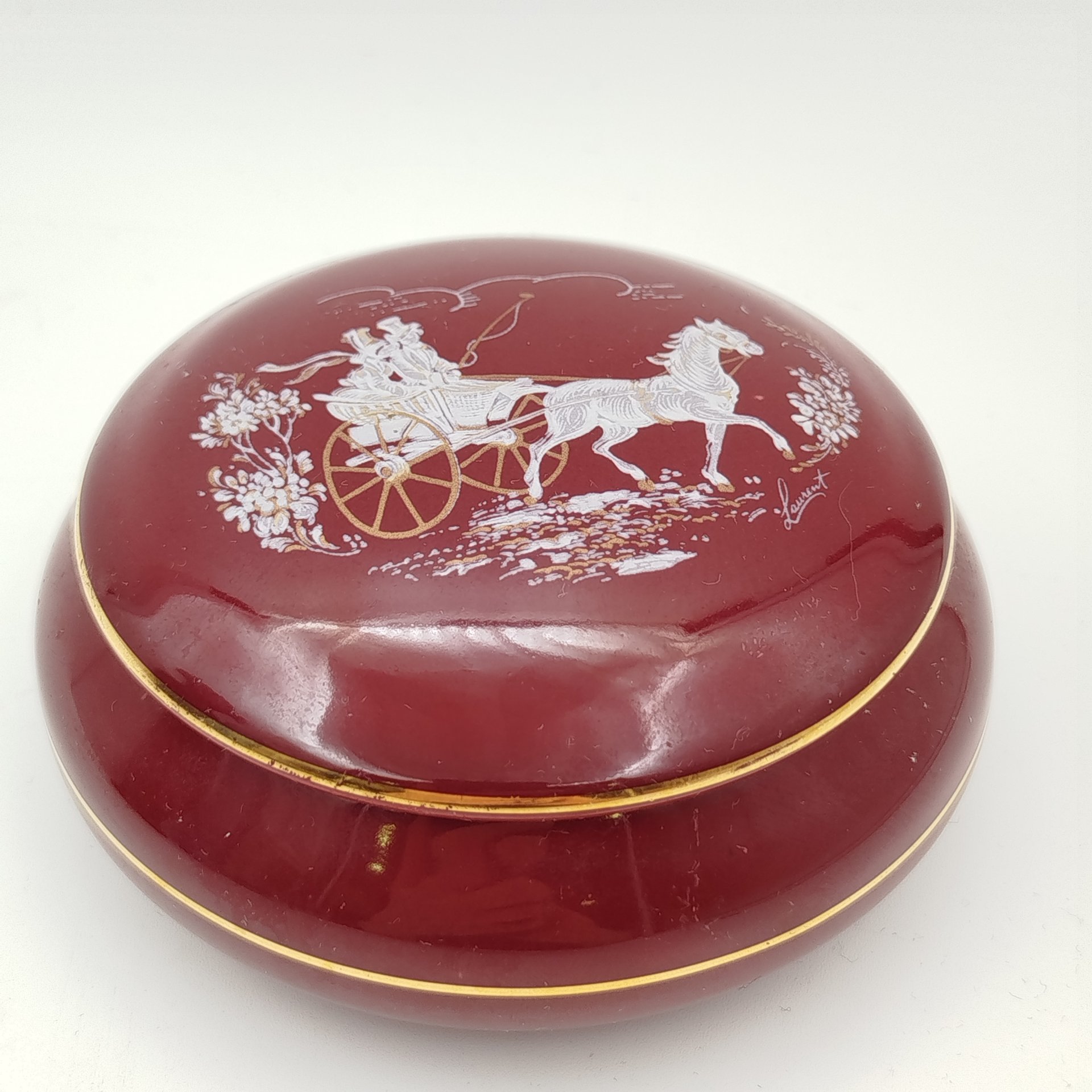 Шкатулка бордового цвета "Экипаж", фаянс, крытье, деколь, Франция, 1980-2000 гг.