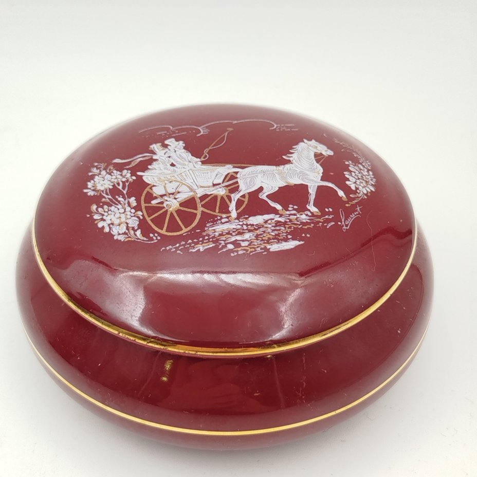 Шкатулка бордового цвета "Экипаж", фаянс, крытье, деколь, Франция, 1980-2000 гг.