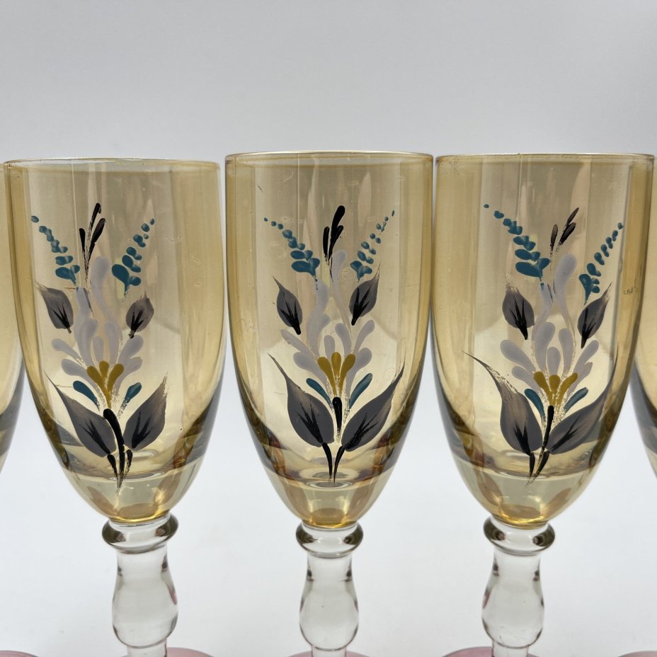 Набор из 5 бокалов для крепких напитков, украшенный цветочным декором на фигурной ножке