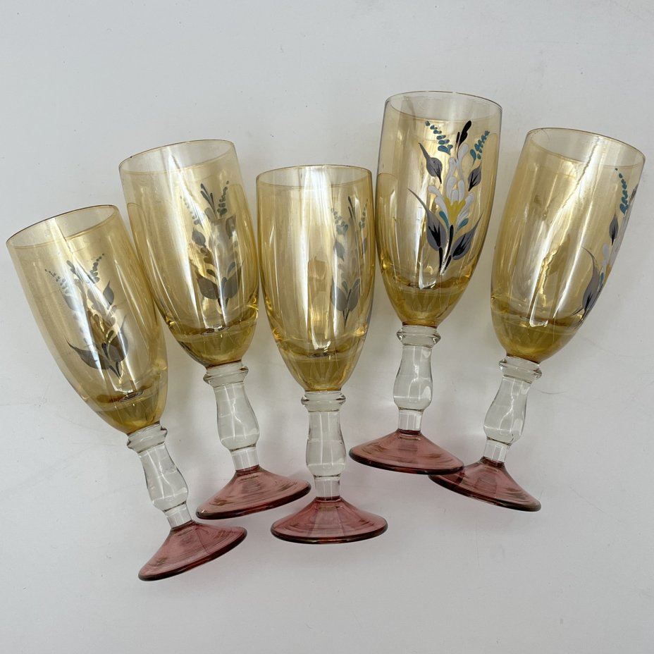 Набор из 5 бокалов для крепких напитков, украшенный цветочным декором на фигурной ножке