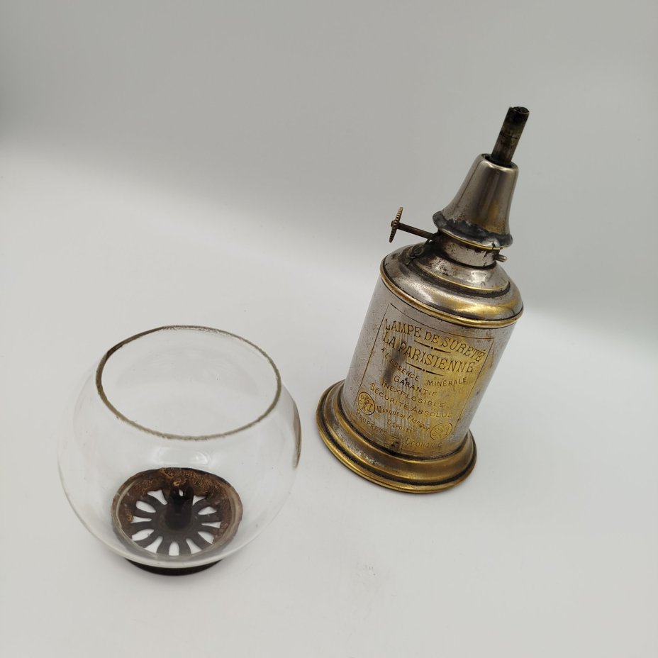 Лампа бензиновая с округлым плафоном, латунь, стекло, Франция, 1890-1910 гг.