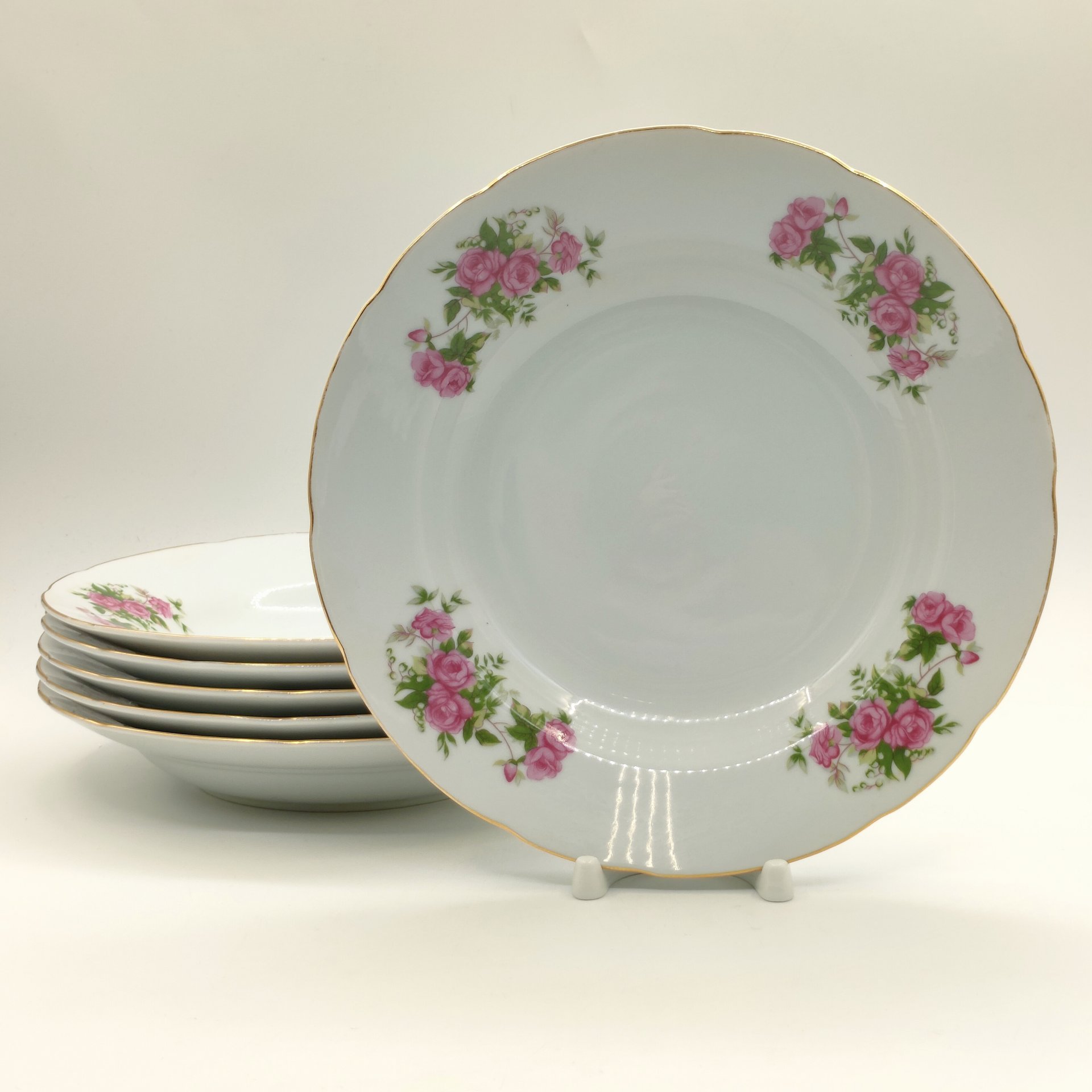 Набор из 6-ти суповых тарелок, украшенных декором в виде роз, фарфор, деколь, золочение, MS China, Япония, 1970-1990 гг.