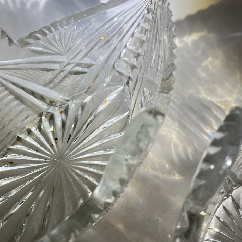 Набор из 2 салатников в форме ладьи с резным геометрическим декором, хрусталь, алмазная грань, СССР, 1970-1990 гг.