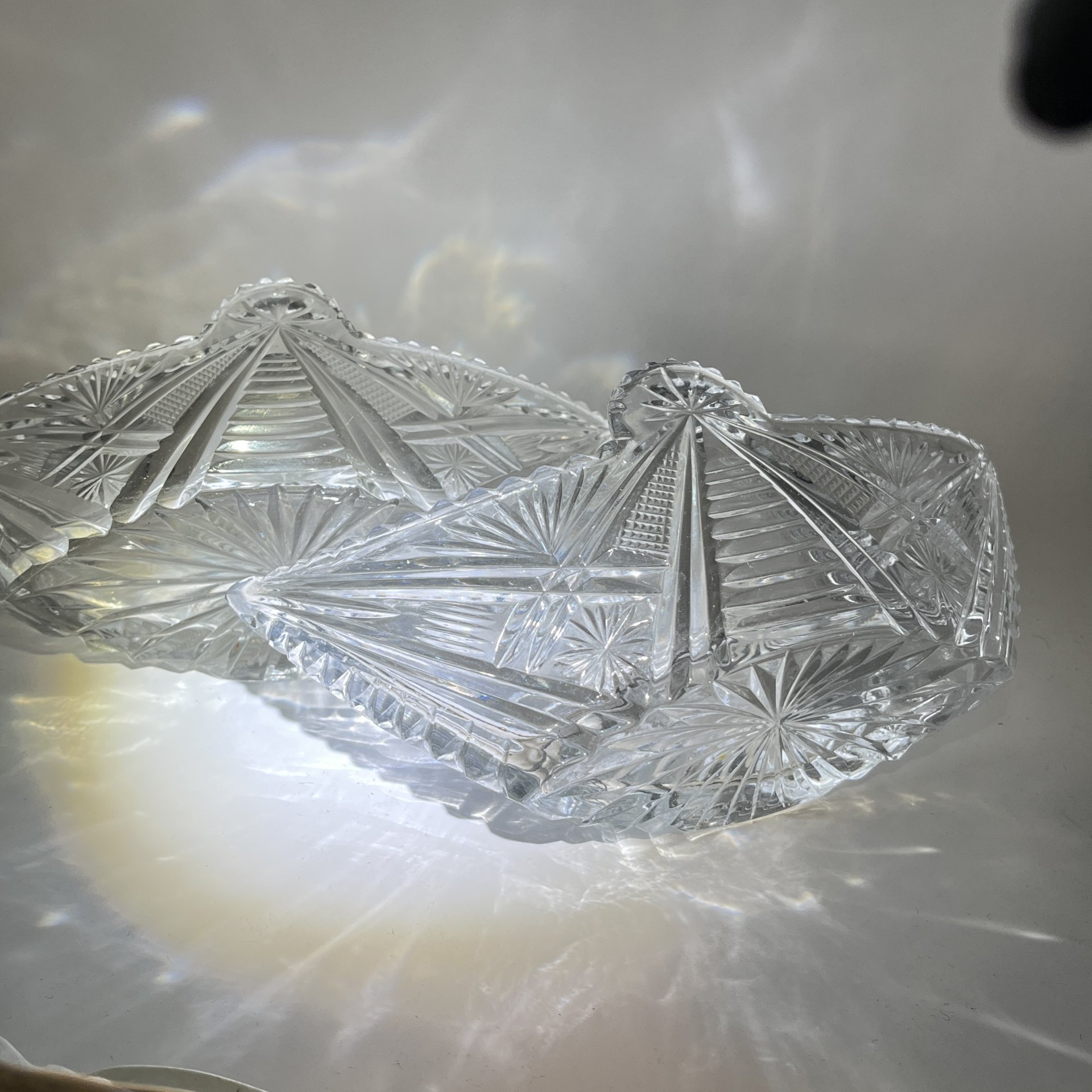 Набор из 2 салатников в форме ладьи с резным геометрическим декором, хрусталь, алмазная грань, СССР, 1970-1990 гг.