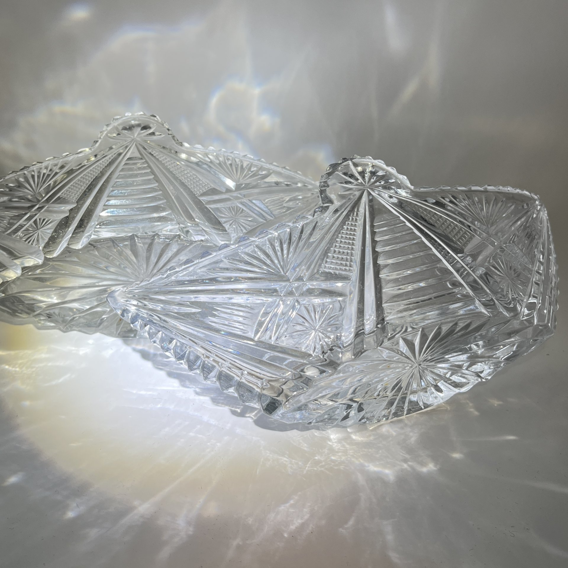 Набор из 2 салатников в форме ладьи с резным геометрическим декором, хрусталь, алмазная грань, СССР, 1970-1990 гг.