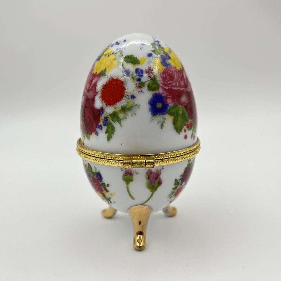 Шкатулка в форме яйца, украшенная изображением цветов