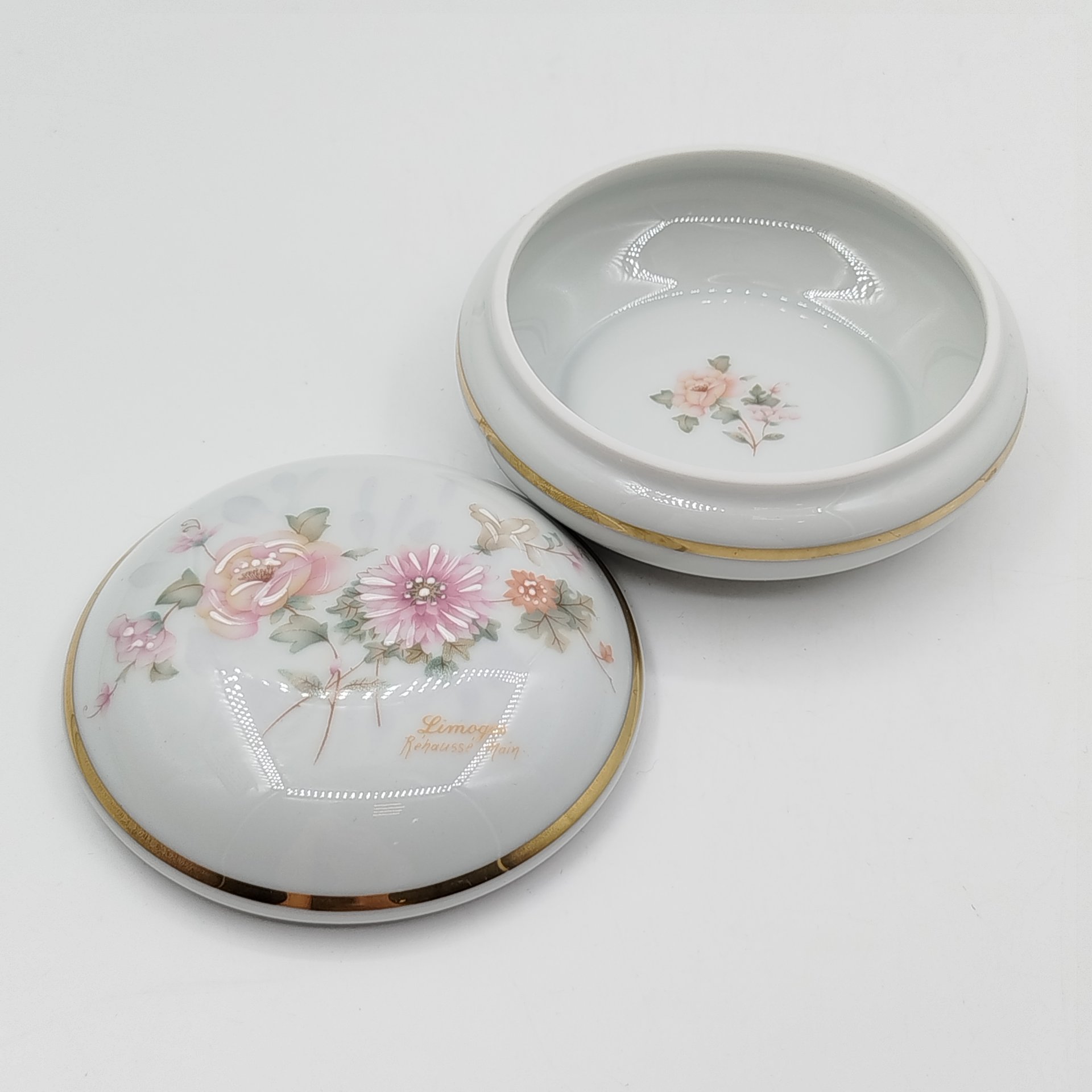 Круглая шкатулка с цветочным розовым декором, Porcelaine de Limoges Selection Gilis, Limoges
