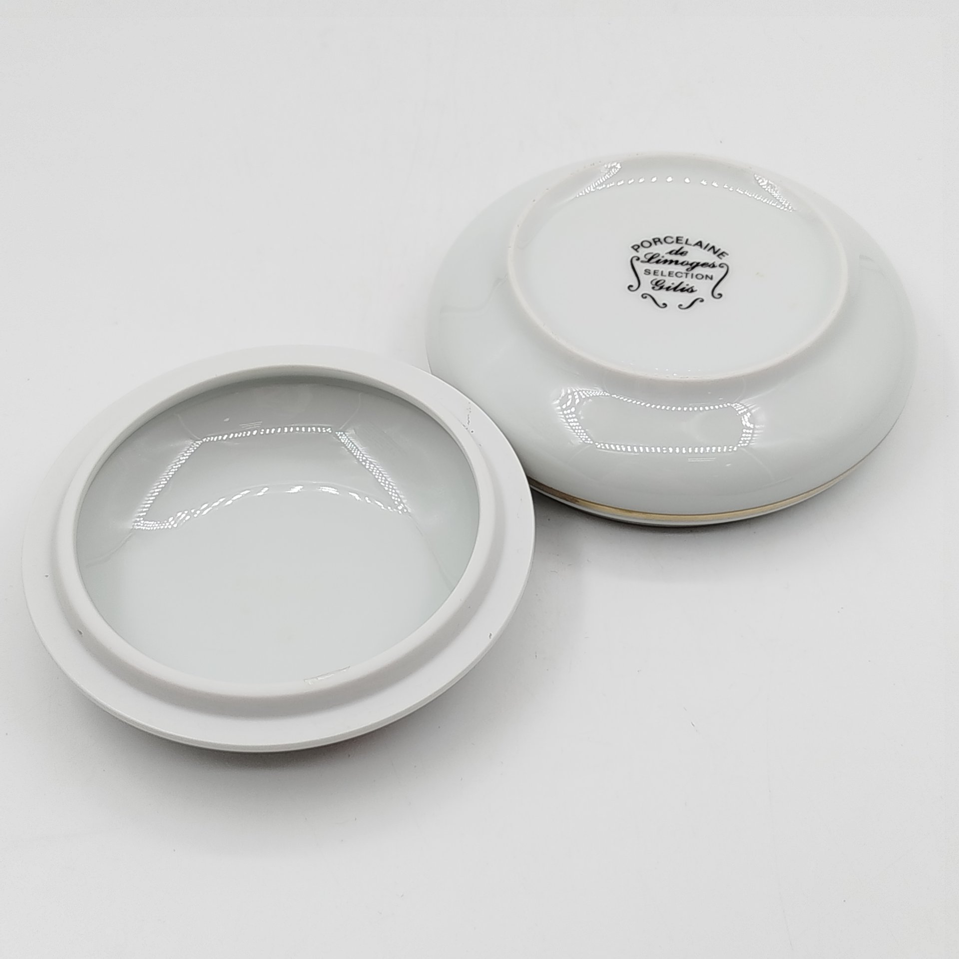 Круглая шкатулка с цветочным розовым декором, Porcelaine de Limoges Selection Gilis, Limoges