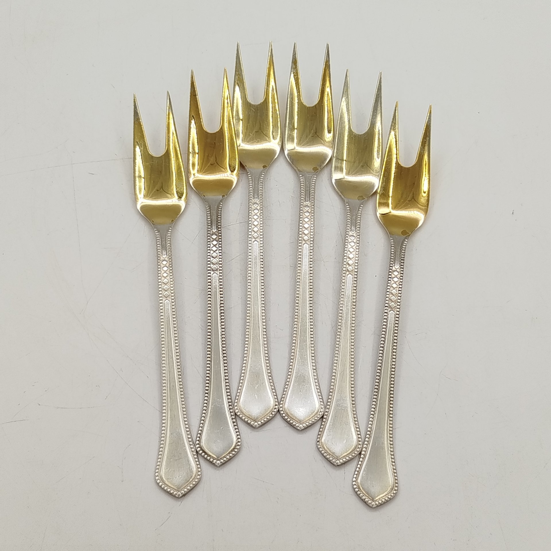 Набор десертных вилок с двумя зубцами  на 6 персон, мНЦ (медь-никель-цинк), золочение, Таллинский ювелирный завод, СССР, 1970-1990 гг.