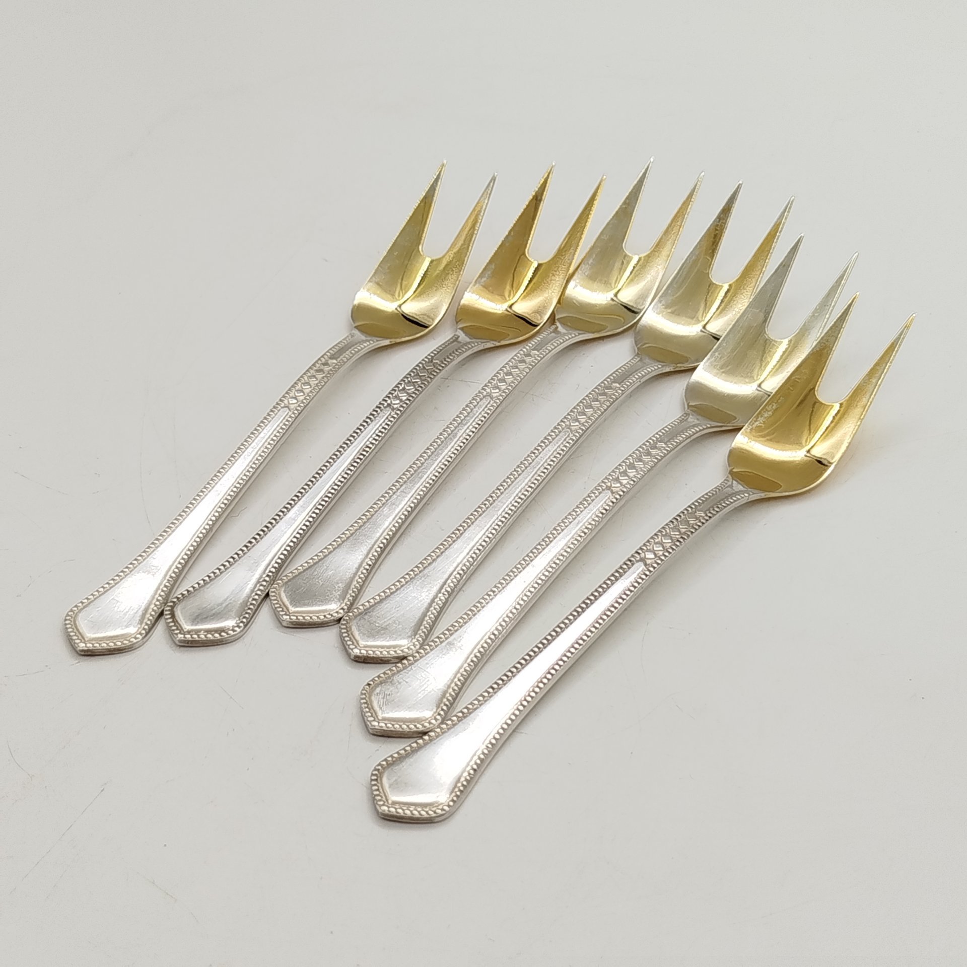 Набор десертных вилок с двумя зубцами  на 6 персон, мНЦ (медь-никель-цинк), золочение, Таллинский ювелирный завод, СССР, 1970-1990 гг.