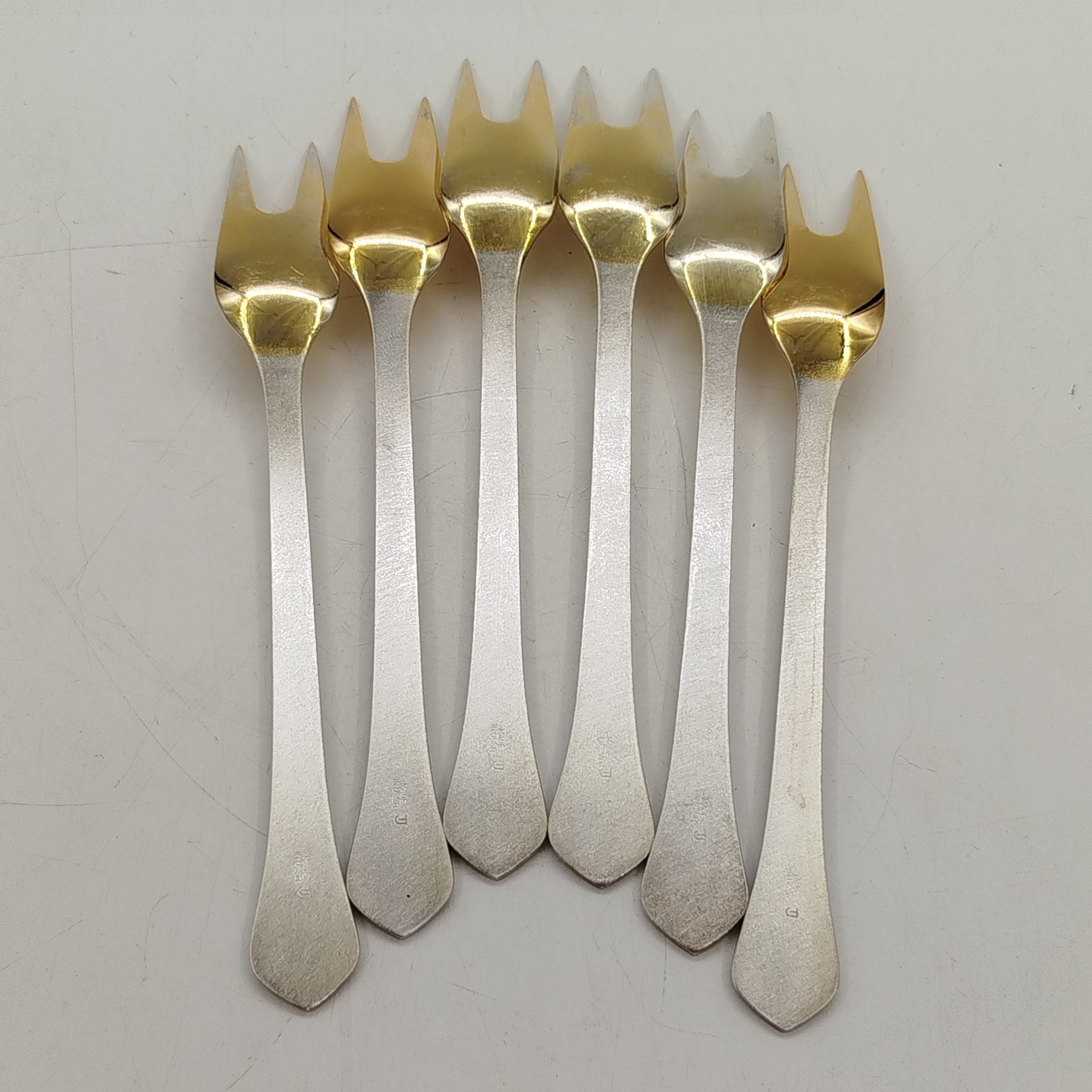 Набор десертных вилок с двумя зубцами  на 6 персон, мНЦ (медь-никель-цинк), золочение, Таллинский ювелирный завод, СССР, 1970-1990 гг.