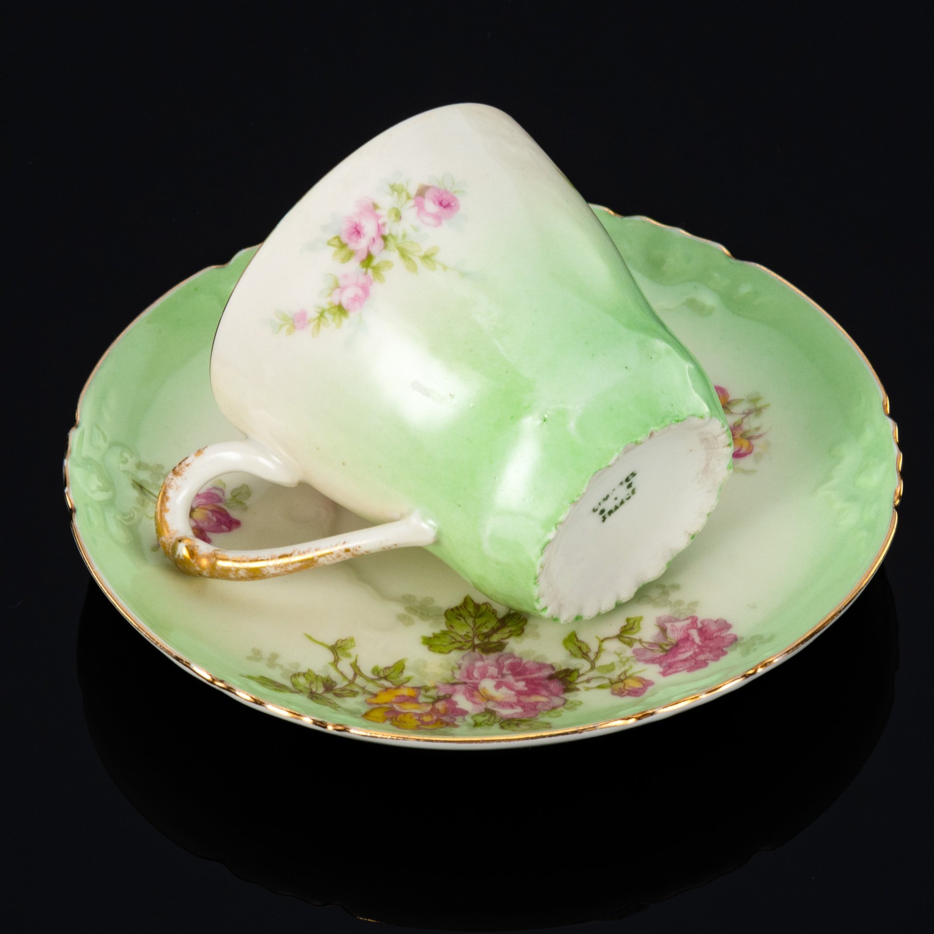 Кофейная пара с цветочным декором, "Limoges", фарфор, аэрография, деколь, золочение, Франция, 1900-1930 гг.