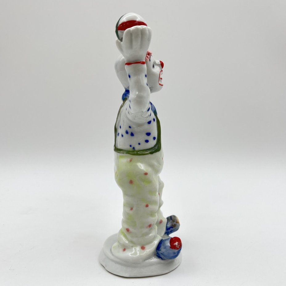 Статуэтка "Клоун с мячами", фарфор, роспись, Азия, 1980-2000 гг.