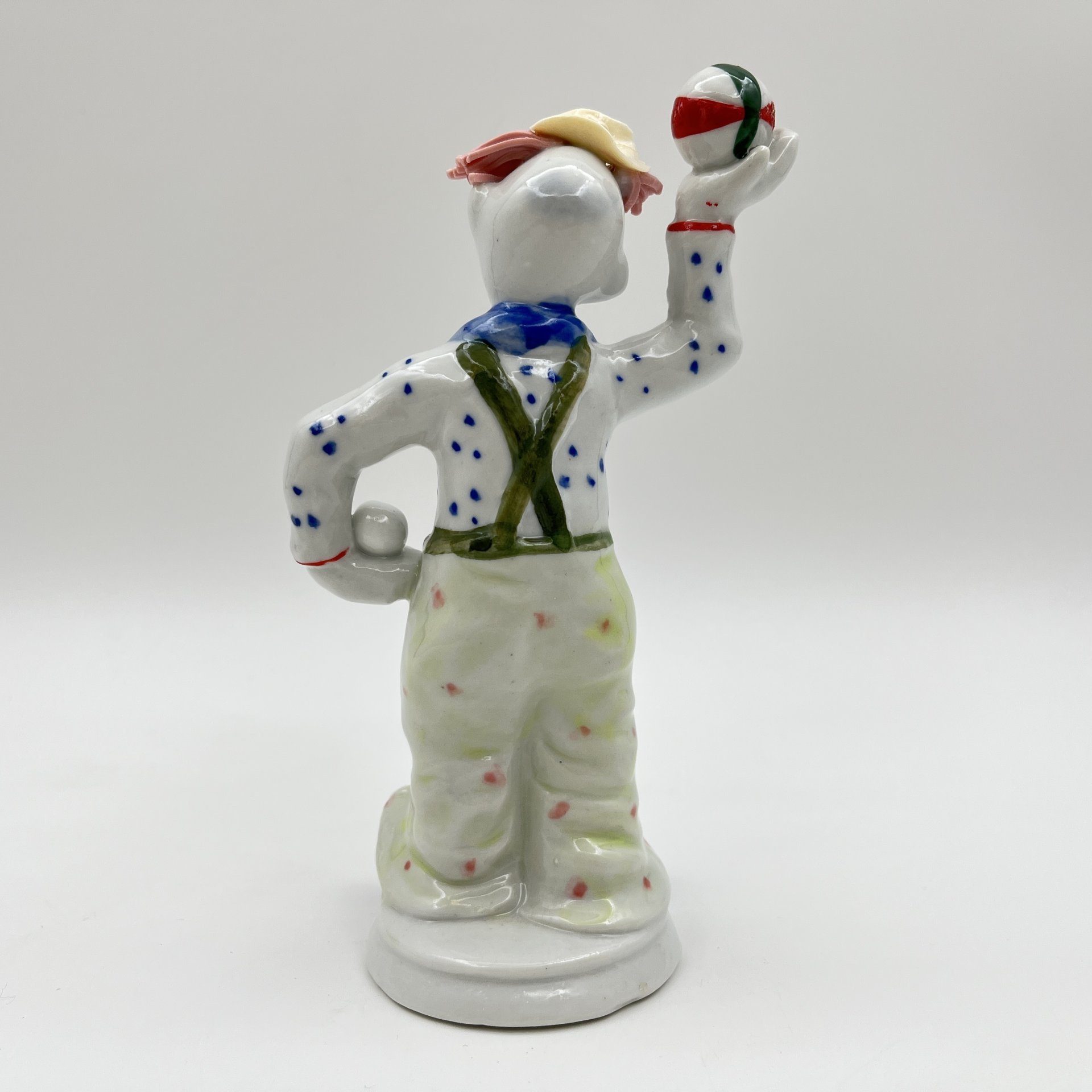 Статуэтка "Клоун с мячами", фарфор, роспись, Азия, 1980-2000 гг.