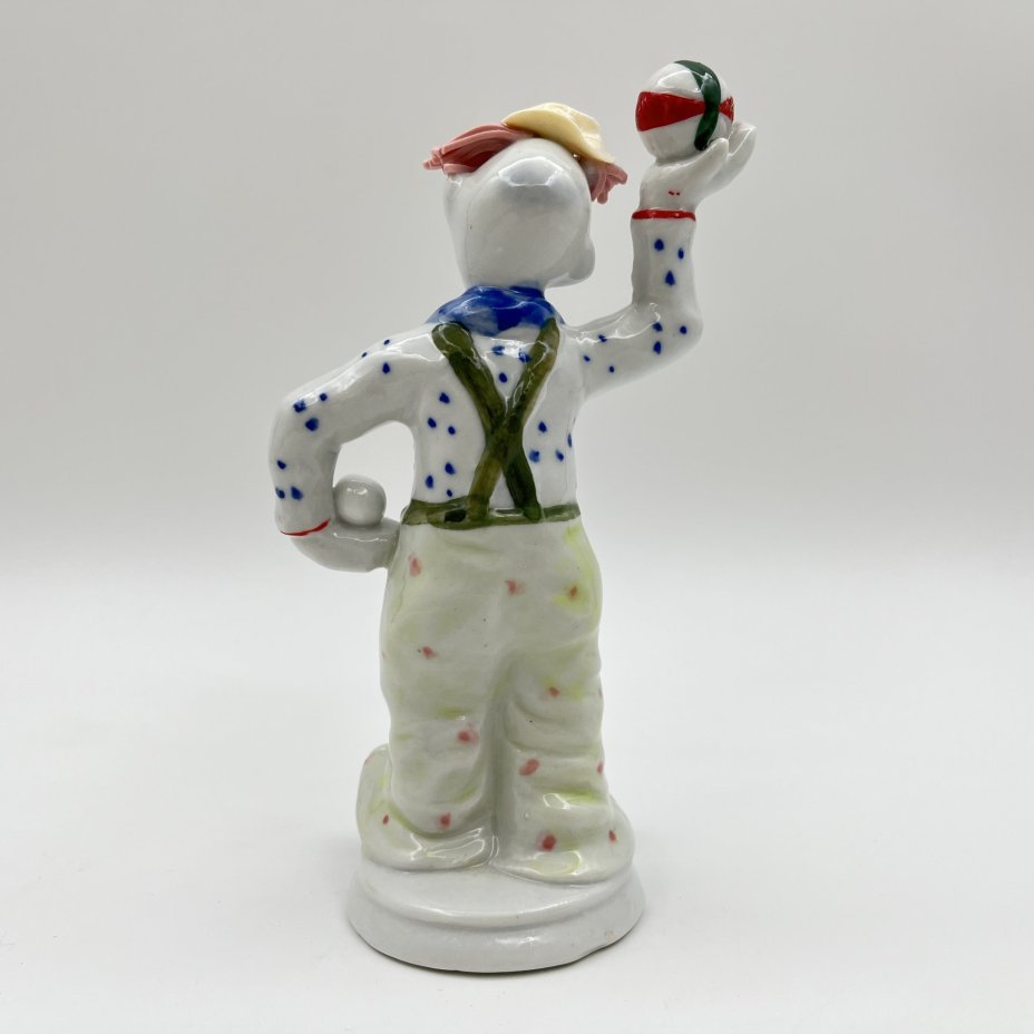 Статуэтка "Клоун с мячами", фарфор, роспись, Азия, 1980-2000 гг.