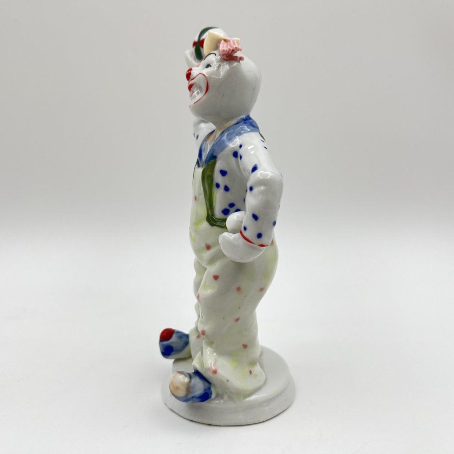 Статуэтка "Клоун с мячами", фарфор, роспись, Азия, 1980-2000 гг.