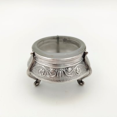 Солонка с растительным орнаментом, мельхиор (медь-никель), стекло, Мстерская художественная фабрика  «Ювелир», СССР, 1970-1980 гг.