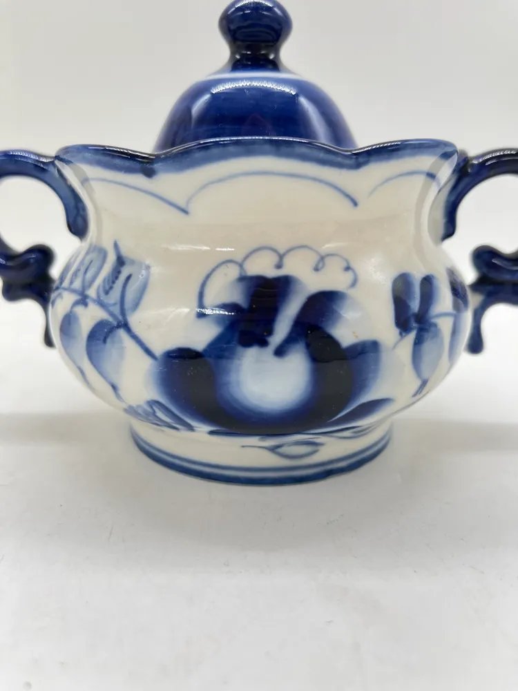 Сахарница с цветочным декором, Гжель, фарфор, роспись, Россия, 1990-2010 гг.