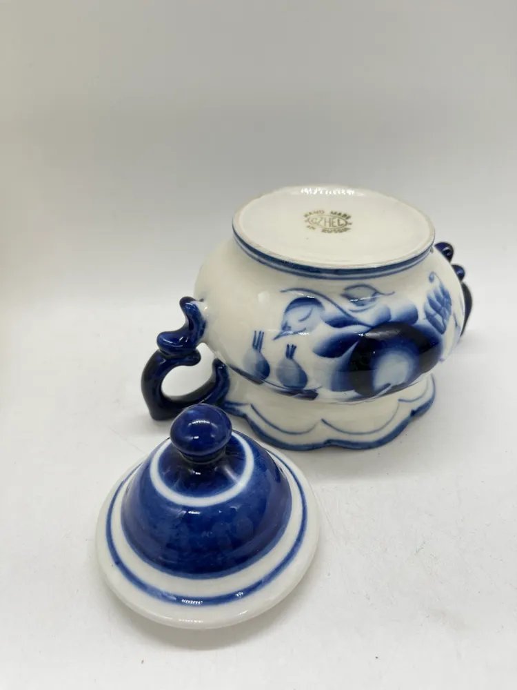 Сахарница с цветочным декором, Гжель, фарфор, роспись, Россия, 1990-2010 гг.