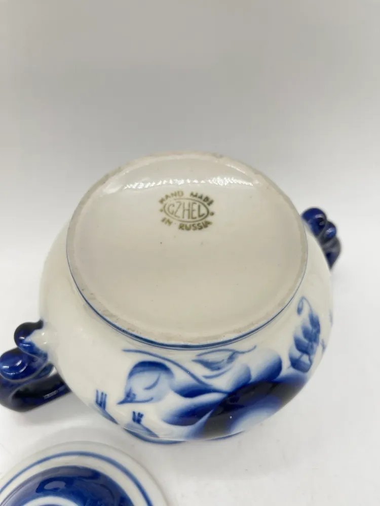 Сахарница с цветочным декором, Гжель, фарфор, роспись, Россия, 1990-2010 гг.