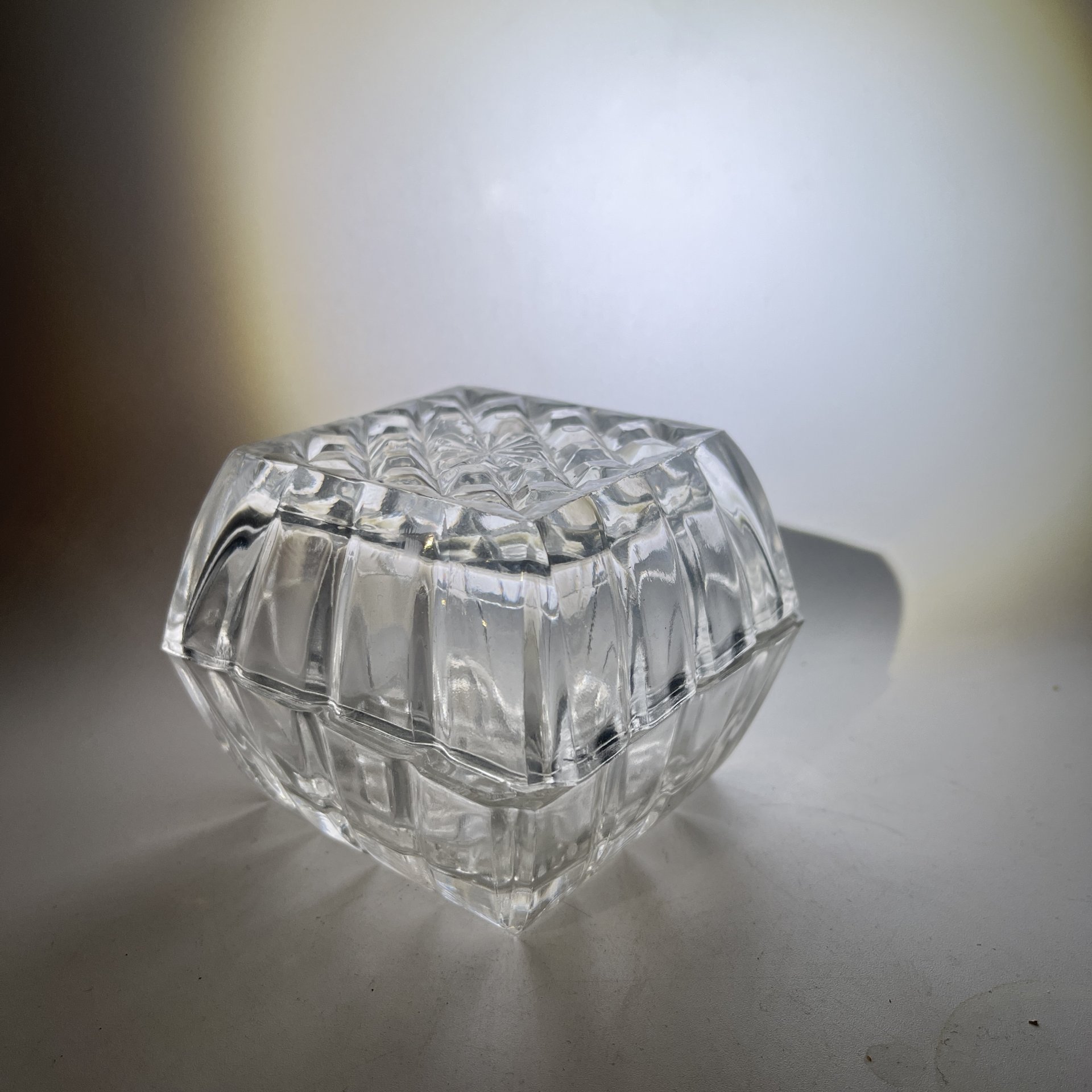 Шкатулка для хранения мелочей с геометрическим декором, хрусталь, пресс, СССР, 1970-1990 гг.