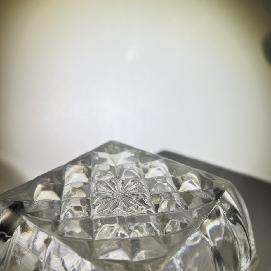 Шкатулка для хранения мелочей с геометрическим декором