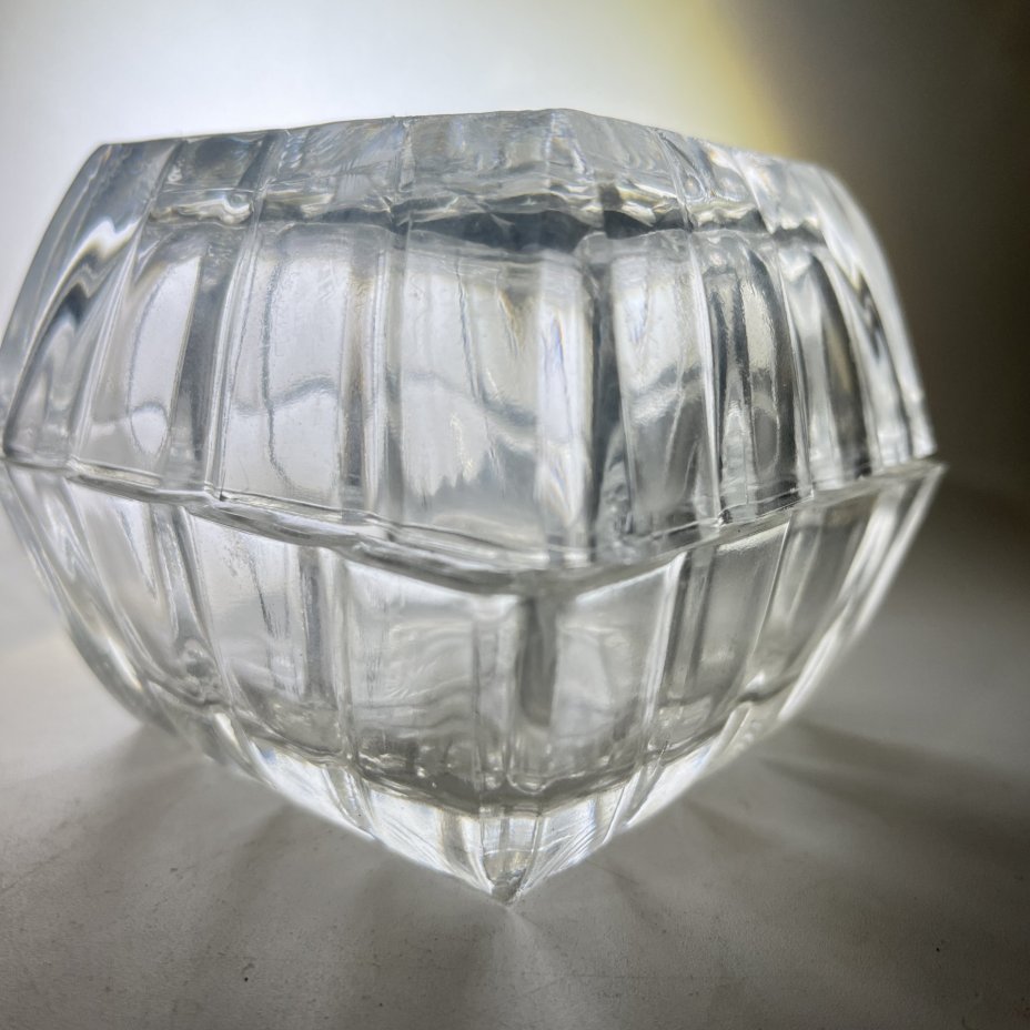 Шкатулка для хранения мелочей с геометрическим декором