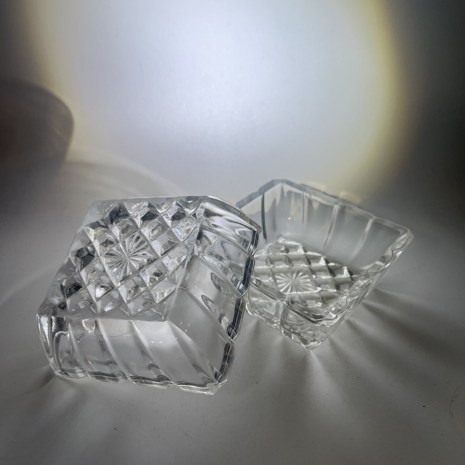 Шкатулка для хранения мелочей с геометрическим декором, хрусталь, пресс, СССР, 1970-1990 гг.
