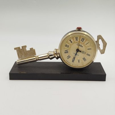 Часы настольные "Москва" с будильником в виде ключа, сталь, пластик, Второй Московский часовой завод «Слава», СССР