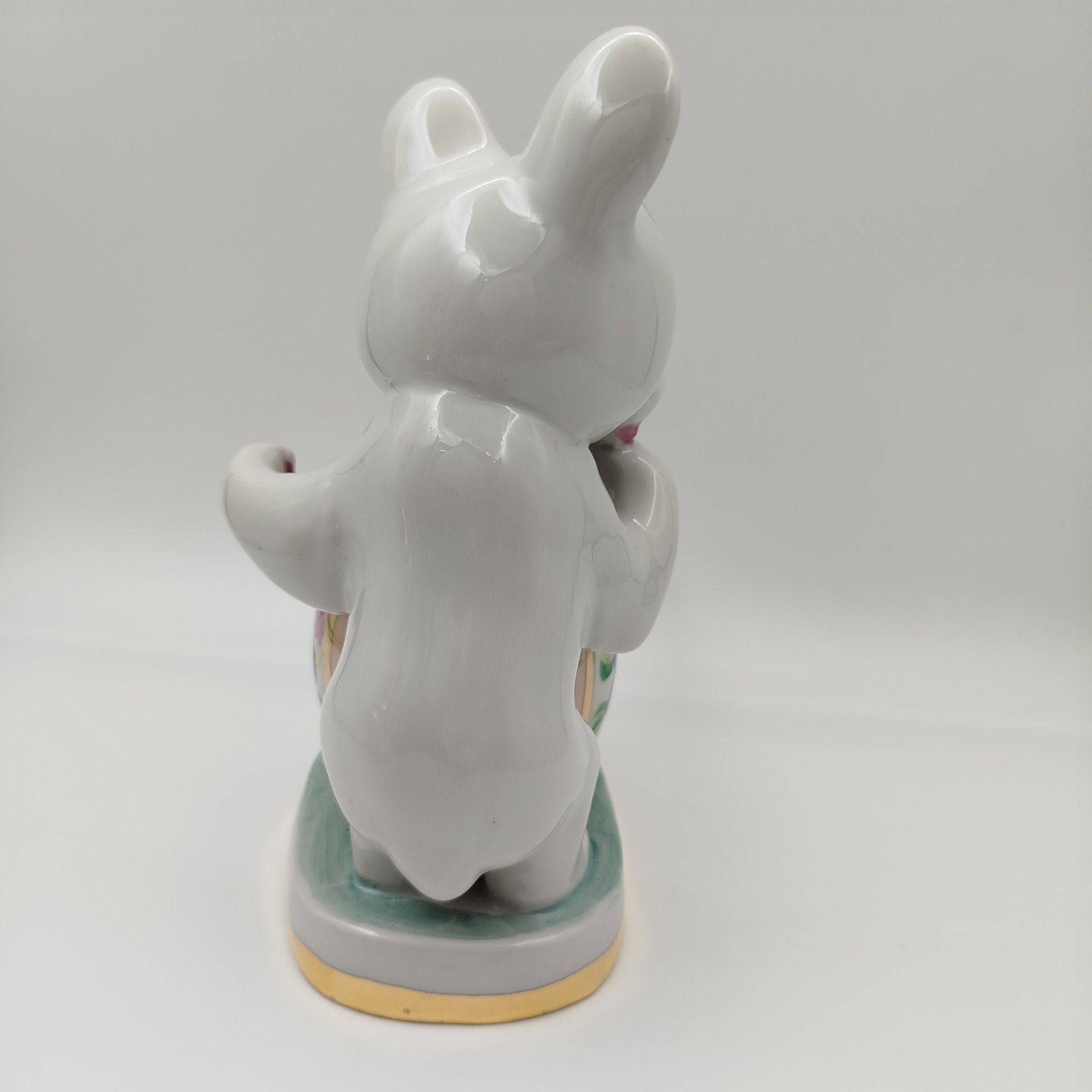 Сахарница "Мишка с бочонком меда", фарфор, роспись, золочение, Дулевский фарфоровый завод (Дулёво), Российская Федерация, 1993 г.