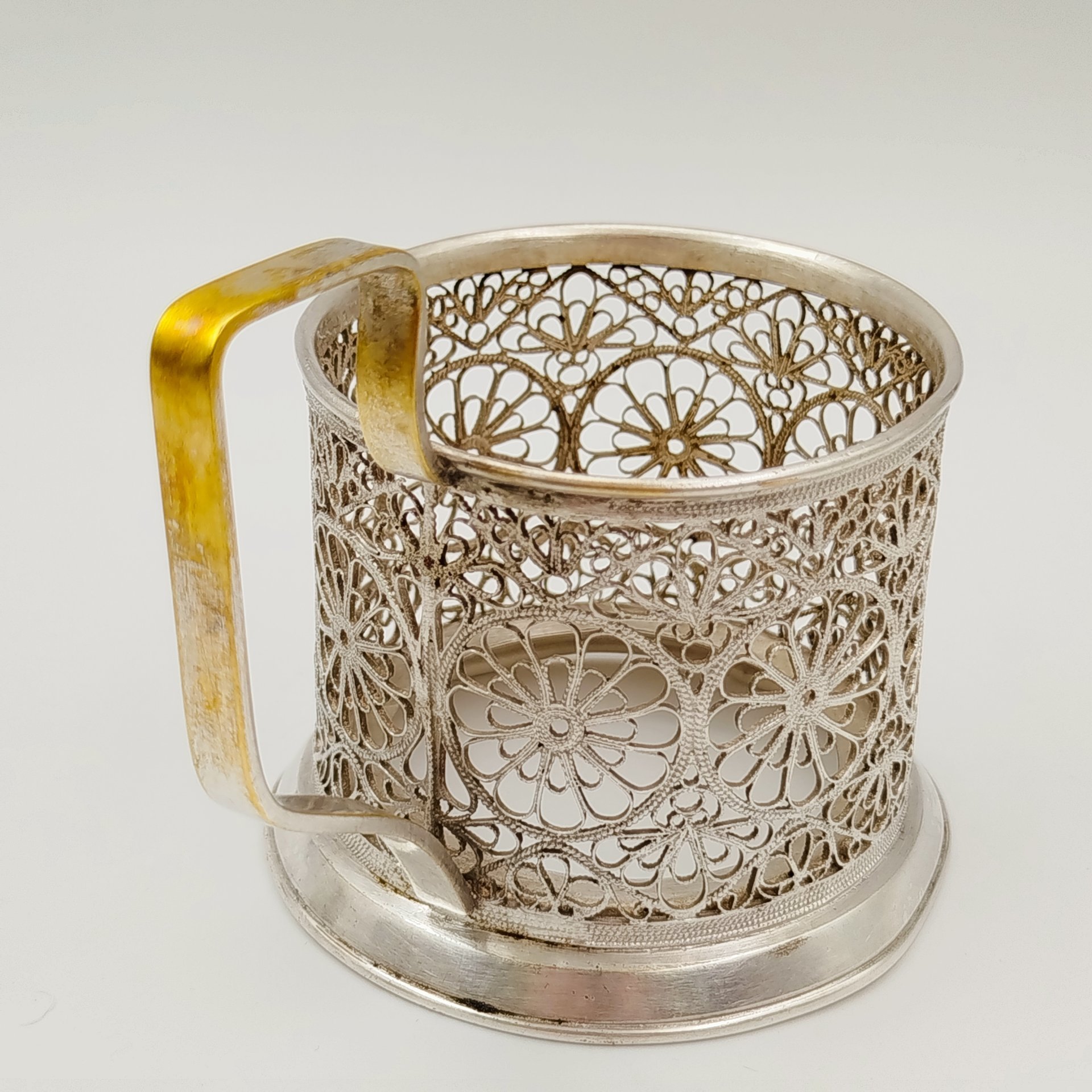 Подстаканник с ажурным цветочным декором, металл, скань, Мстерская художественная фабрика  «Ювелир», СССР, 1957 г.