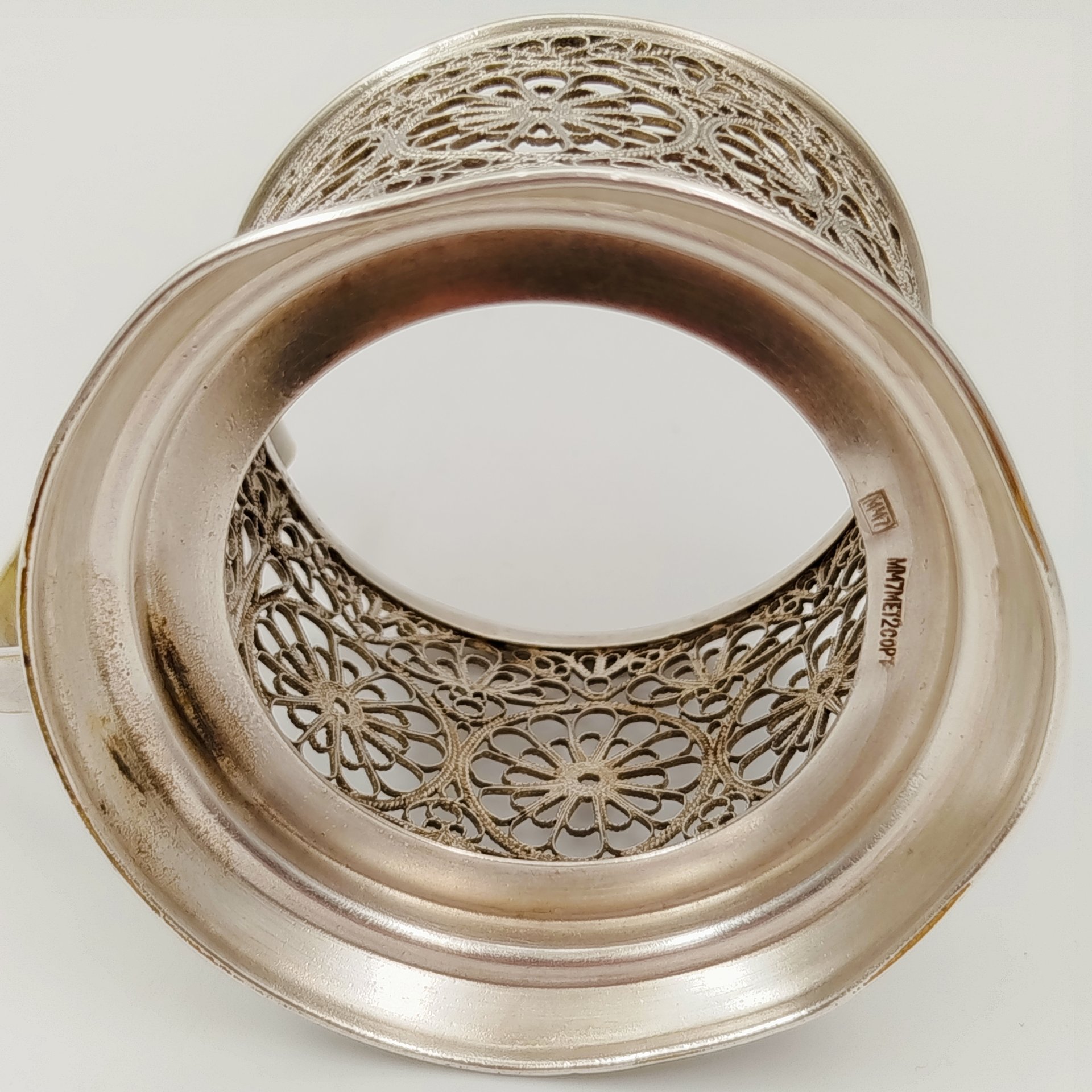 Подстаканник с ажурным цветочным декором, металл, скань, Мстерская художественная фабрика  «Ювелир», СССР, 1957 г.