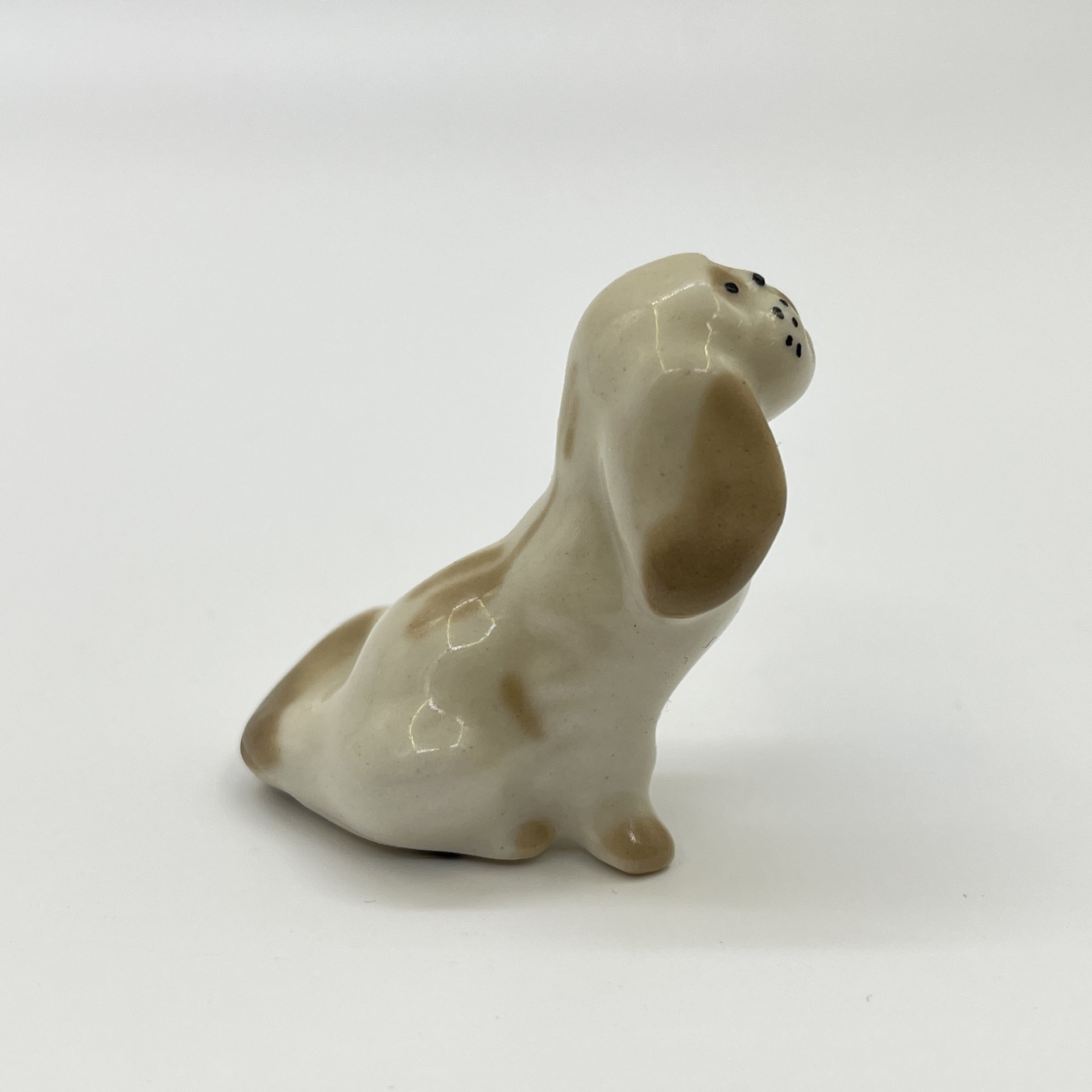 Статуэтка миниатюрная "Болонка", скульптор Н. Е. Муратов, фарфор, Ленинградский фарфоровый завод (ЛФЗ), СССР, 1960-1990 гг.