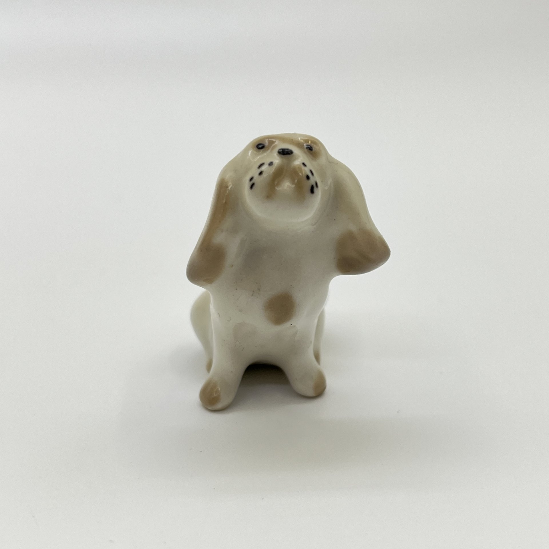 Статуэтка миниатюрная "Болонка", скульптор Н. Е. Муратов, фарфор, Ленинградский фарфоровый завод (ЛФЗ), СССР, 1960-1990 гг.