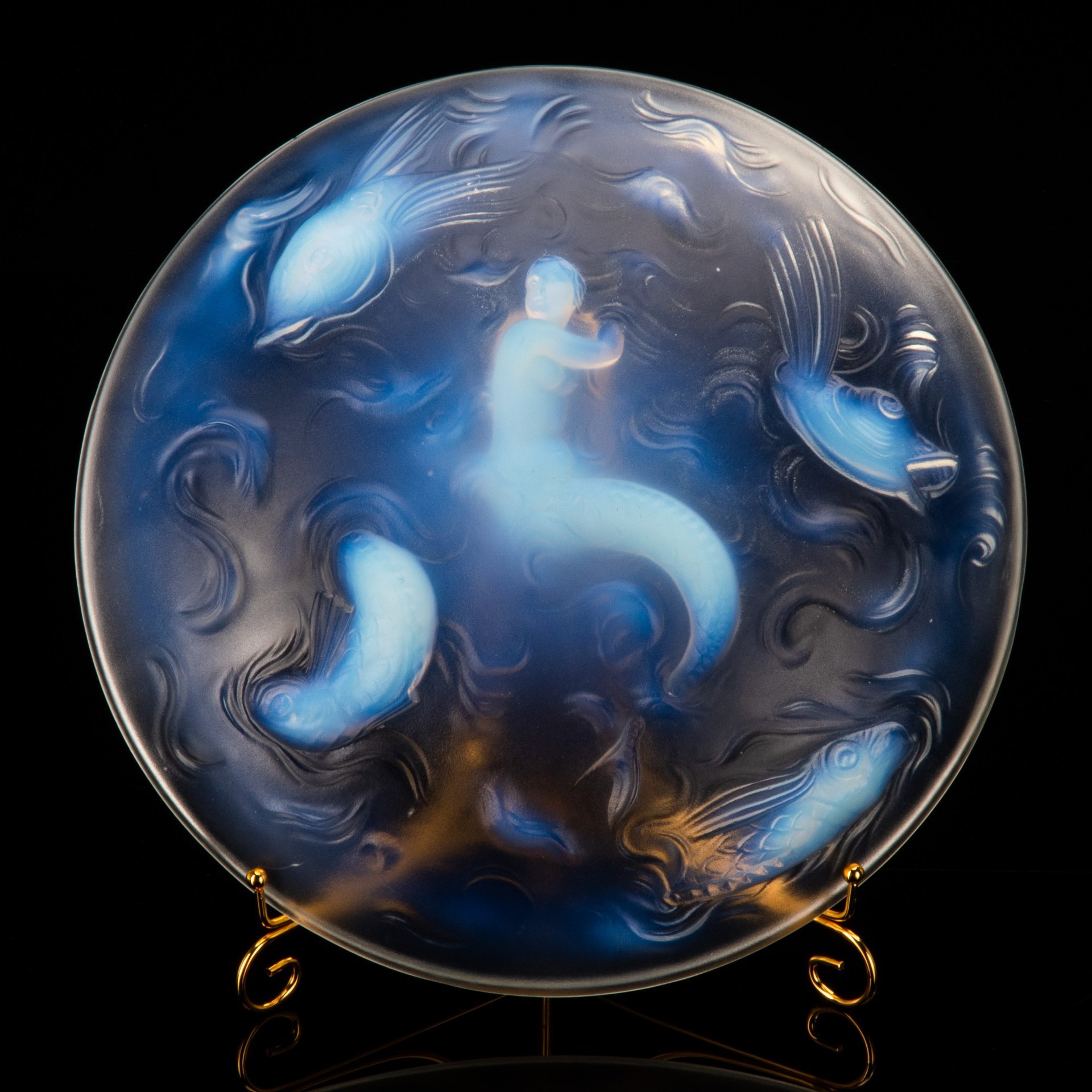 Блюдо "Русалка" из опалового стекла, стекло, пресс, Франция, 1930-1960 гг.