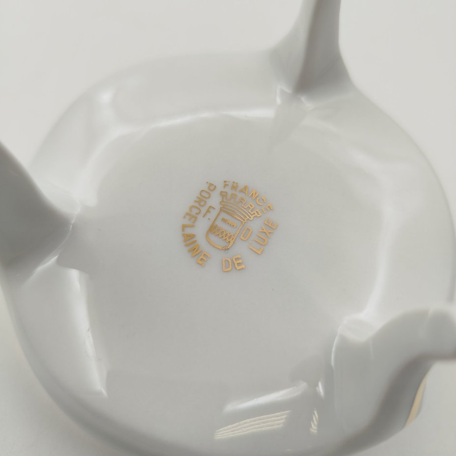 Шкатулка на ножках "Наполеон и Жозефина", Porcelaine De Luxe, фарфор, деколь, крытье, золочение, Франция, 1970-1990 гг.