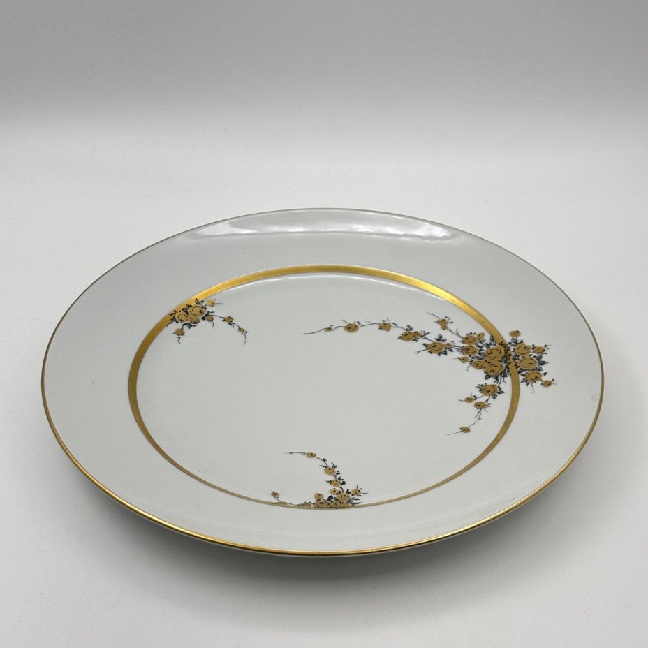 Блюдо плоское круглой формы с цветочным декором золотистого цвета, фарфор, деколь, золочение, Graf Von Henneberg Porzellan, 1777 Jlmenau, ГДР, 1973-1977 гг.