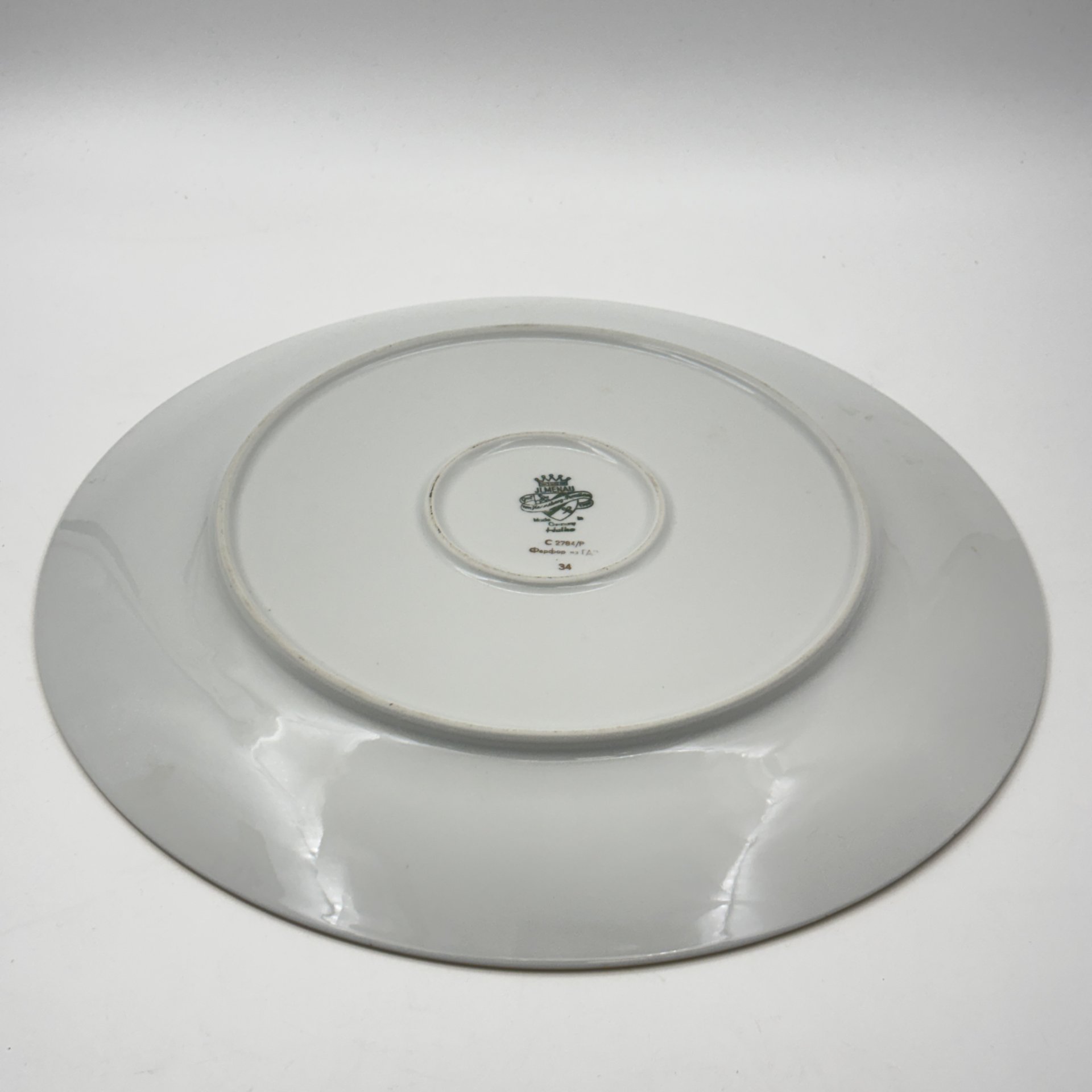 Блюдо плоское круглой формы с цветочным декором золотистого цвета, фарфор, деколь, золочение, Graf Von Henneberg Porzellan, 1777 Jlmenau, ГДР, 1973-1977 гг.