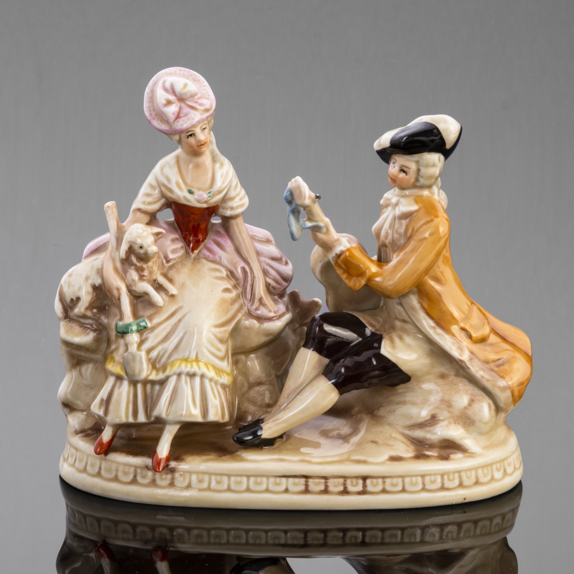 Статуэтка "Музицирование"  (Дама с кавалером), фарфор, роспись, V.E.B. Porzellanfiguren Lippelsdorf (Липельсдорф), Германия, 1951-1974 гг.