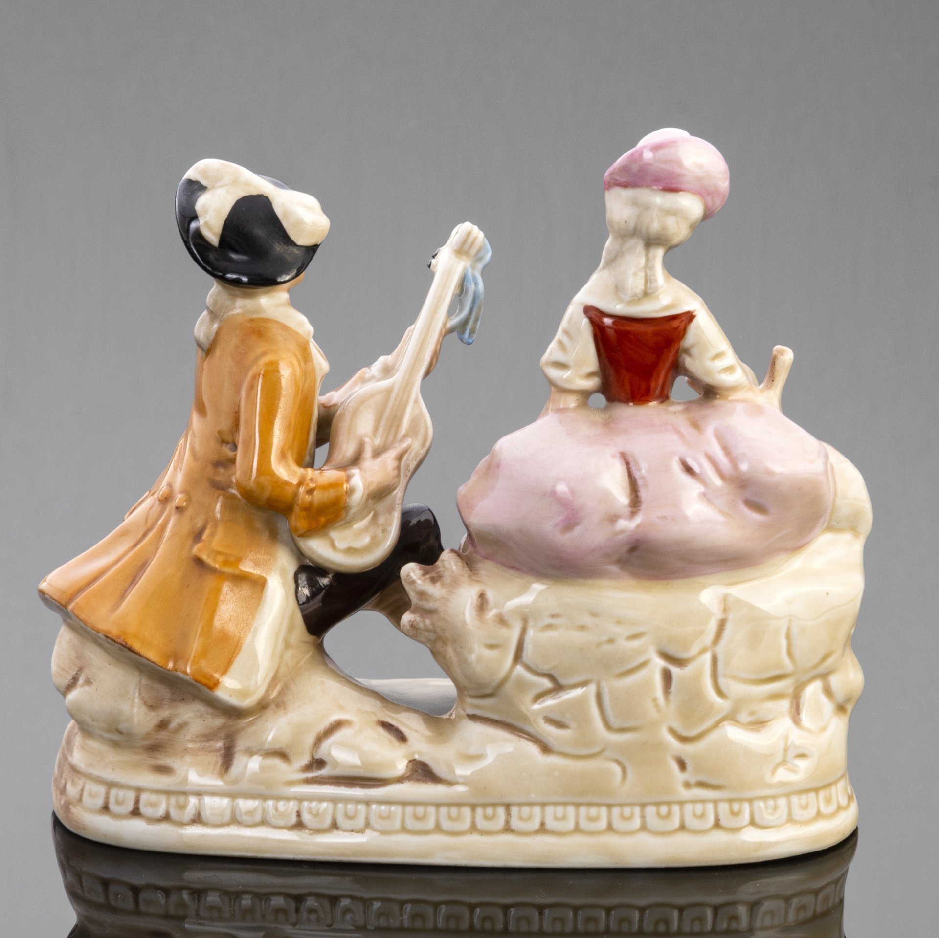 Статуэтка "Музицирование"  (Дама с кавалером), фарфор, роспись, V.E.B. Porzellanfiguren Lippelsdorf (Липельсдорф), Германия, 1951-1974 гг.