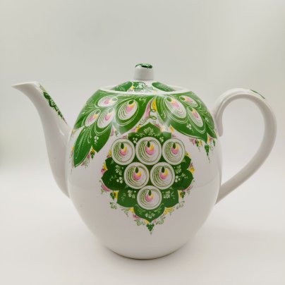 Доливной чайник с декором в виде павлиньего пера, фарфор, деколь, Дмитровский фарфоровый завод (ДФЗ Вербилки), СССР, 1965-1991 гг.